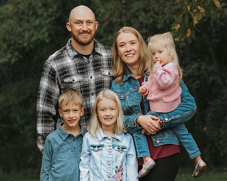 SC2025-Sean and Jessie - Sean Family Photo 2025